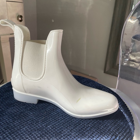 White boots - Picture 7 of 7